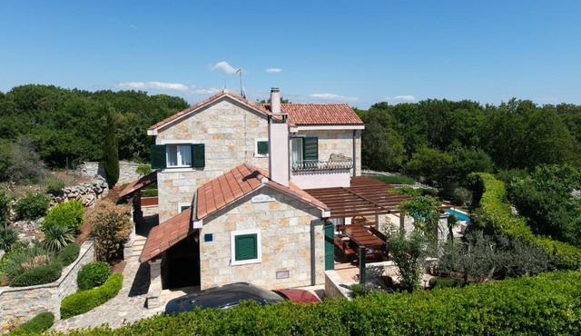 Villa Luči in Pražnice