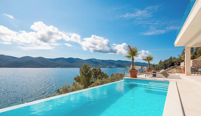 Villa Marra Exclusive Luxury Excellent Location State of the Art Villa