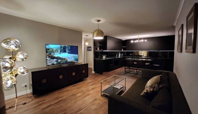 Walking distance to city, southbank, Suncorp stadium!