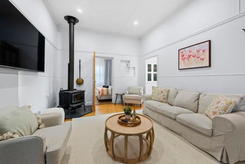 Wallace Cottage - Glennie, CBD, Quiet Leafy Street