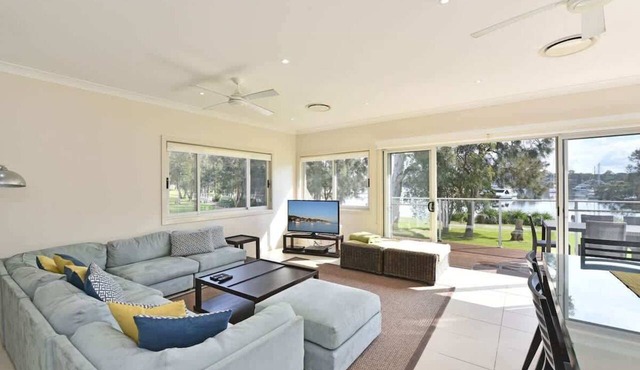 Wangi Lakehouse Cottage Lake Macquarie
