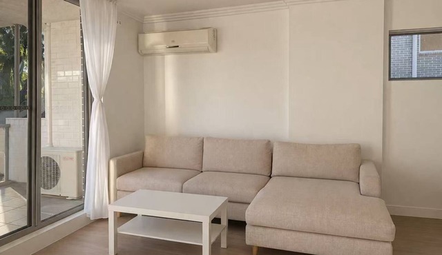 Warm & Convenient Home Near the Lake in Pemulwuy