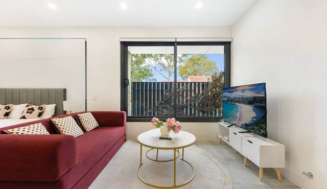 Warm Marrickville Studio | 10 Min Walk to Train