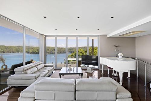 Waterfront Ensuite Queen Room - Luxury & Comfort Place in Caringbah South