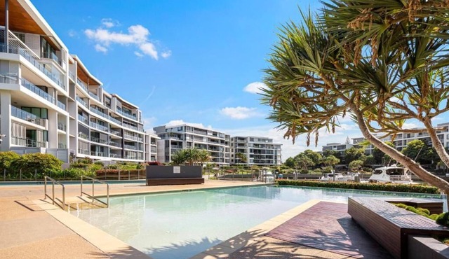 Waterfront Luxury Retreat | Resort Facilities Hot Tub, Pools, Sauna, Tennis