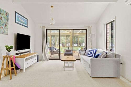 Waterfront Pet Friendly Abode Toukley NSW