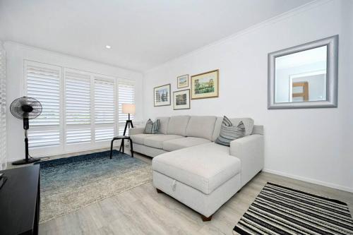Waterfront Stylish Luxury, Light, Relaxed