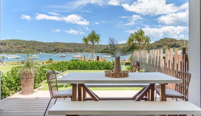 Watersea By The Bay Unit 2, waterfront, walk to shop&restaurants