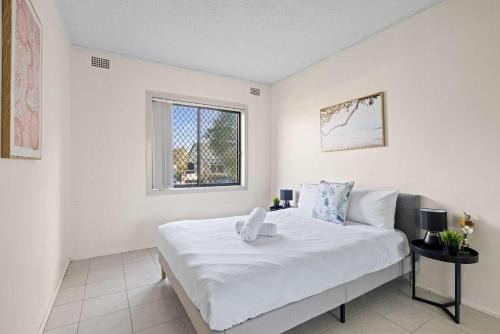 Well-Located 2BR Stay Near Auburn Station & Shops in Sydney