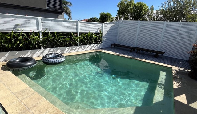 Your Chill out Holiday Home: Noosa vibes and Quick stroll to Sunrise Beach.