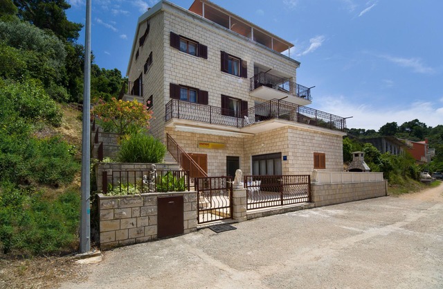 Apartments Marija, (13469), Brna, hr
