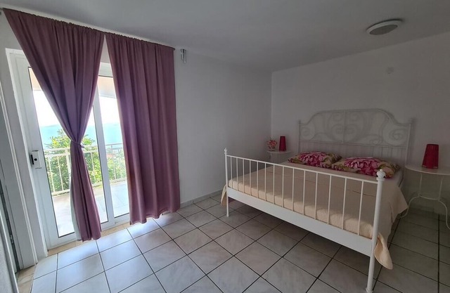 Studio flat with terrace and sea view Mokalo, Pelješac (AS-639-d)