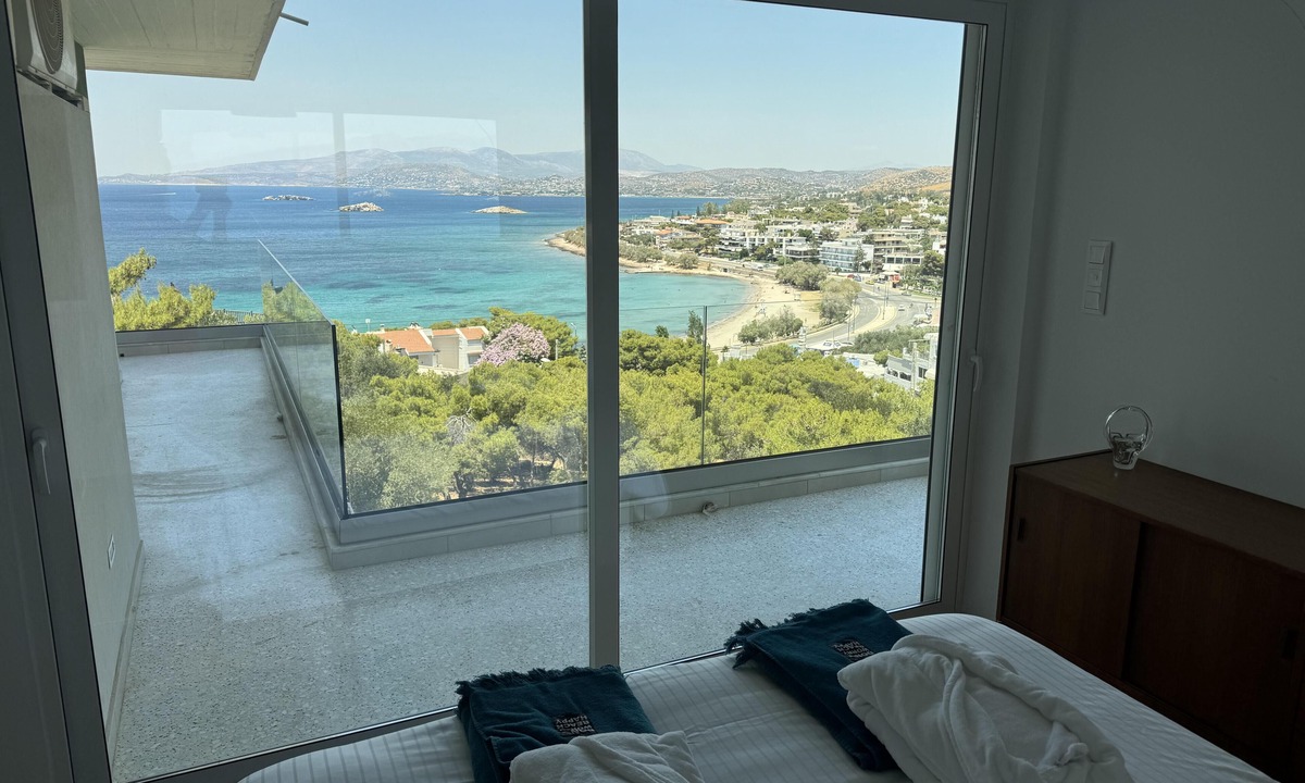 Saronida Apartment | Luxurious 2-bed Seaside Apartment in Saronida