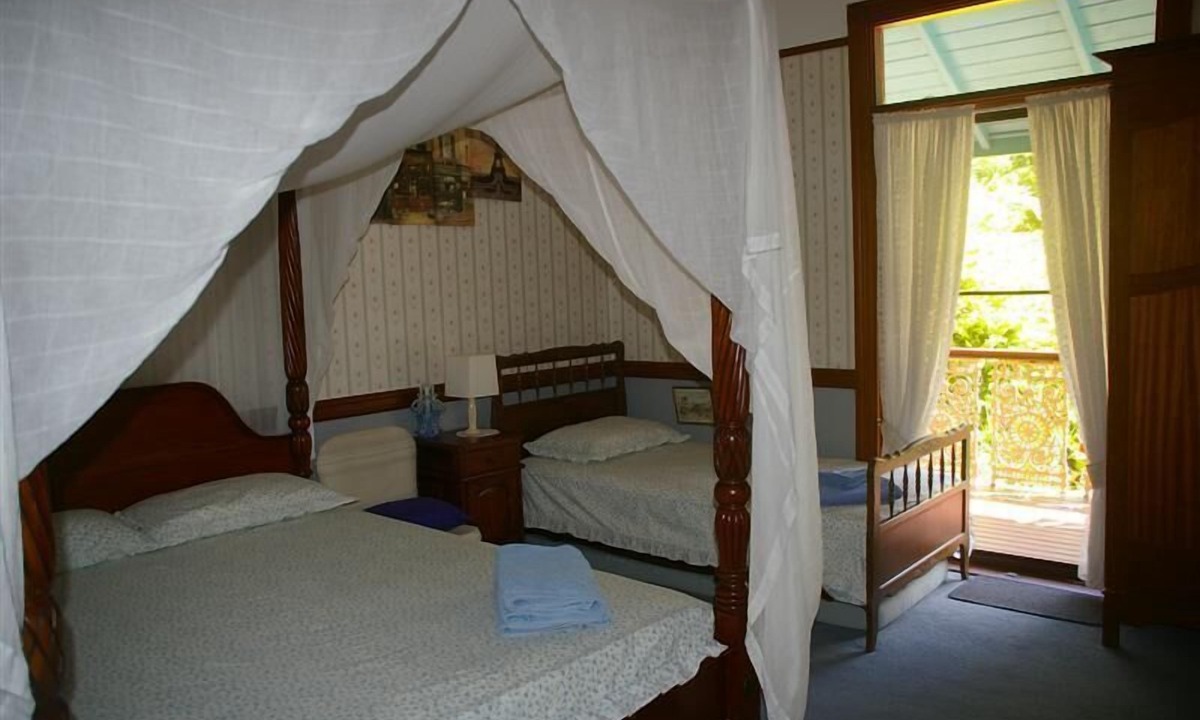 Gilston Bed & Breakfast | Riviera Bed and Breakfast