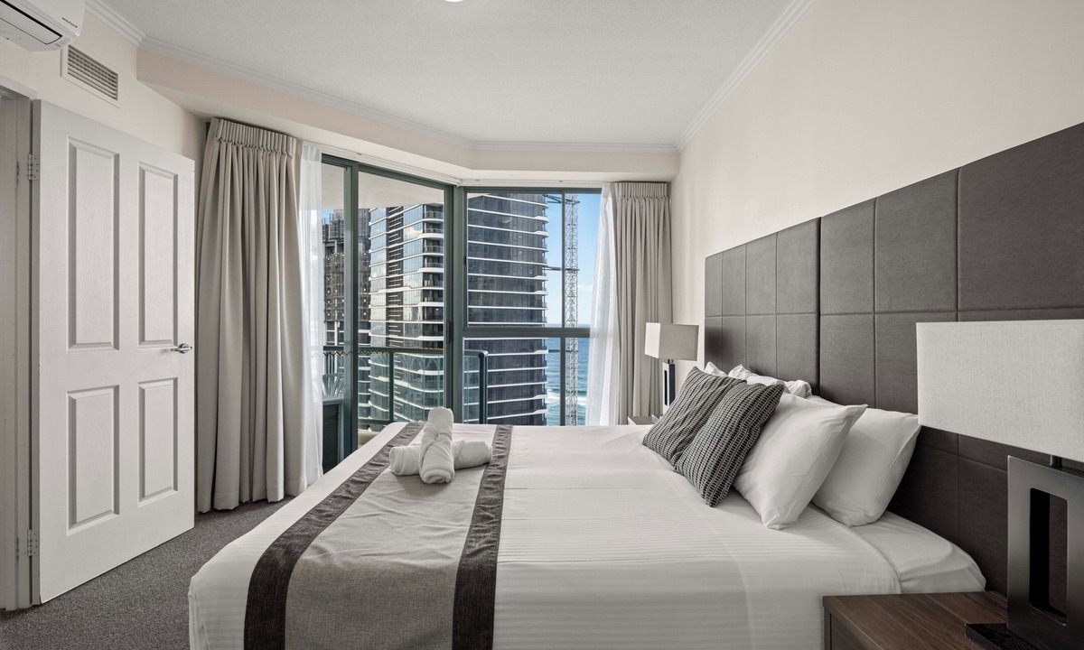 Surfers Paradise Apartment | 1BR Ocean View Apartment - Sun City 2303