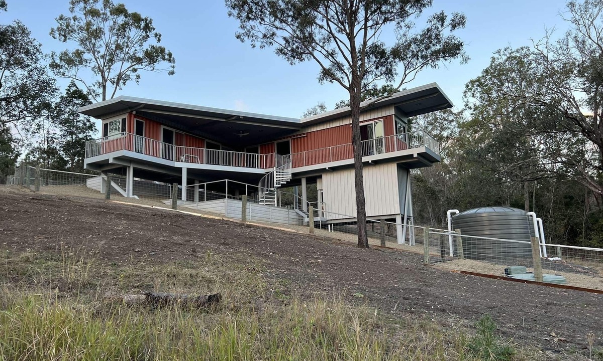 Mount Alford Cabin | Luxury container cabin with scenic views & outdoor bath close to wineries
