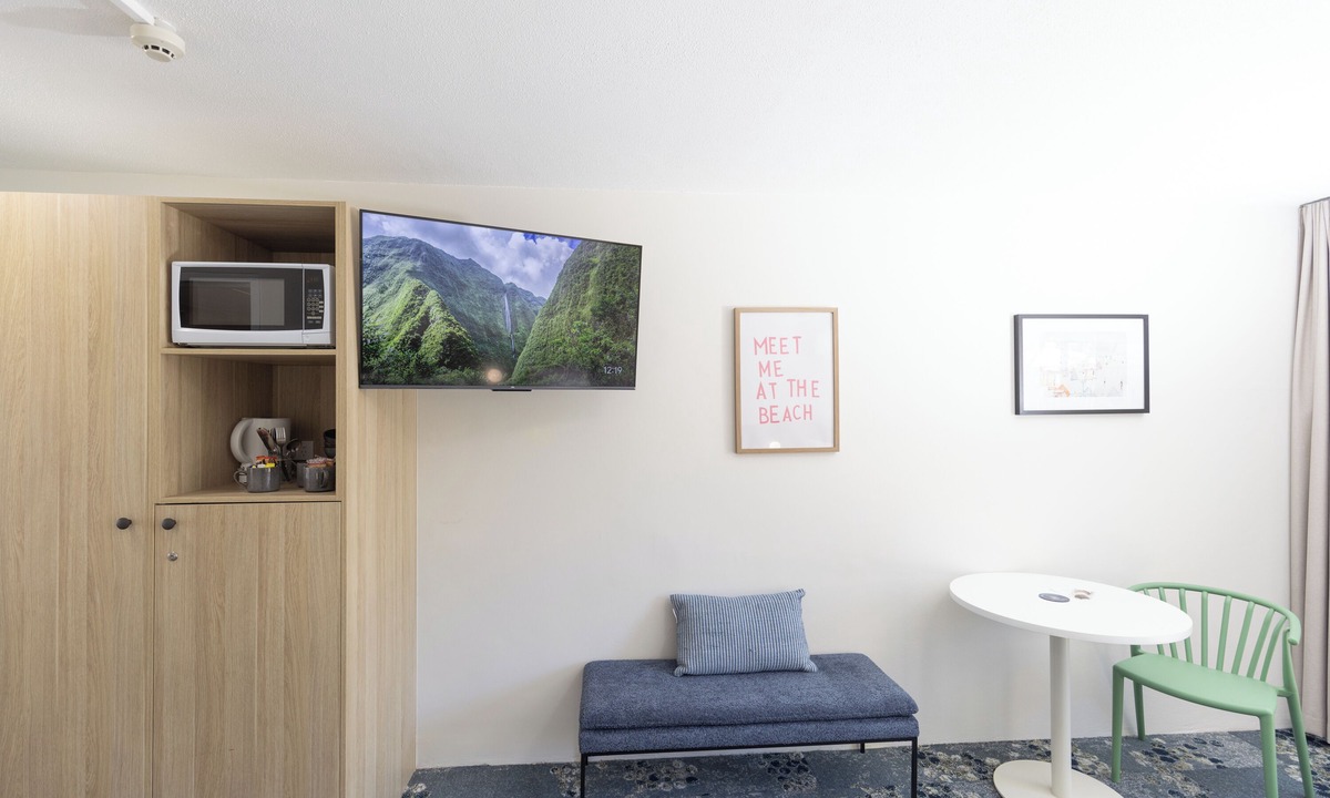 Battery Hill Hotel | Currimundi Hotel Motel