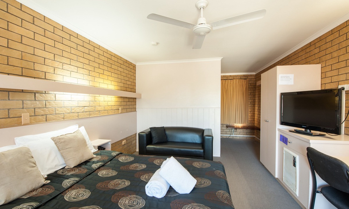 South Toowoomba Hotel | Jacaranda Place Motor Inn