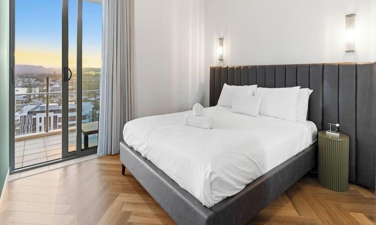 Surfers Paradise Apartment | The Brass Room Pineapple Wyndham Surfers Paradise