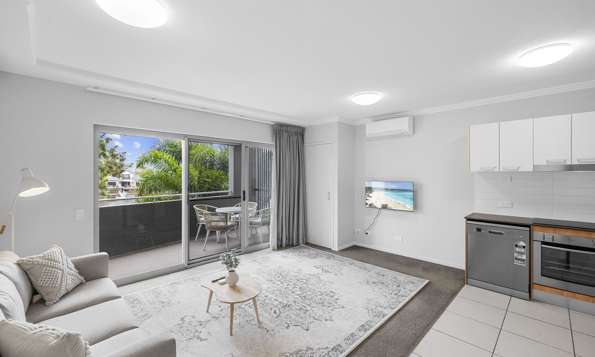 Birtinya Apartment | Broadwater and Saltwater on the Peninsula.