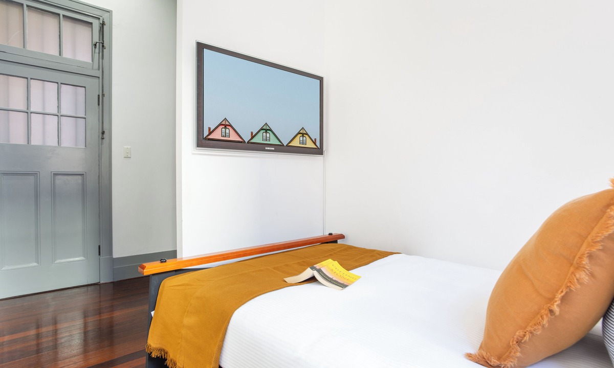 Manly Apartment | Fabulous NY Loft Style Apartment Opposite Manly Wharf