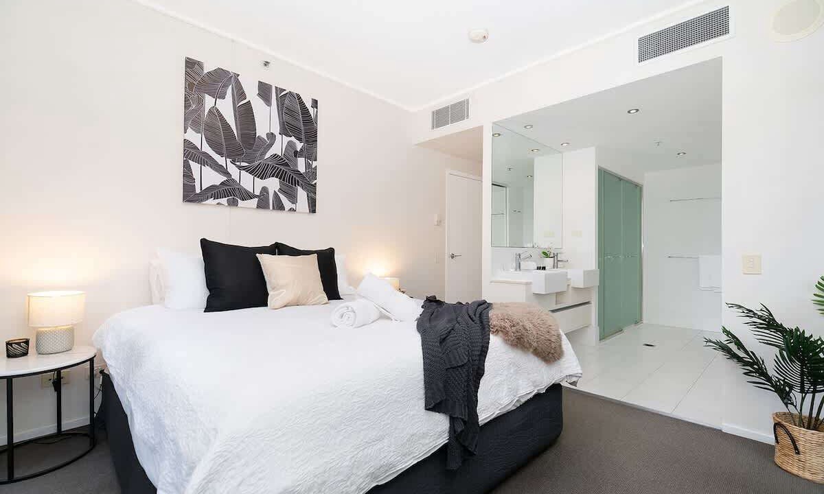 Brisbane Central Business District Apartment | Luxury 3 Bedroom River View Apartment Brisbane City