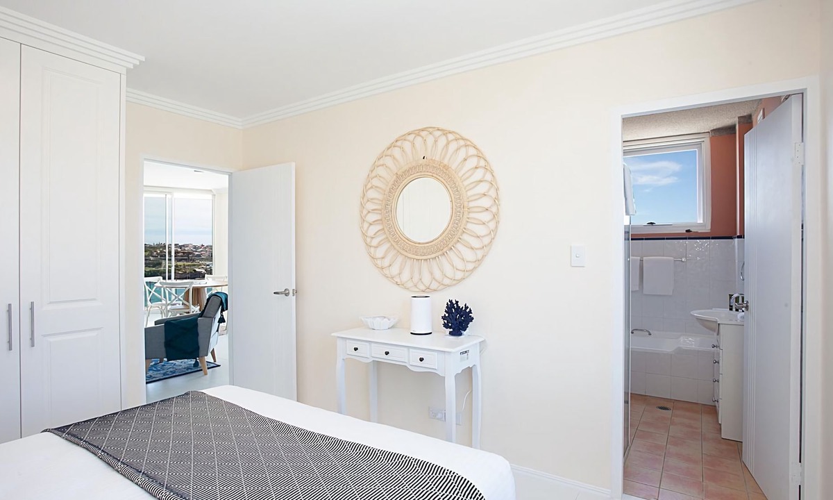 Coogee Apartment | Coogee Lookout is Modern home with amazing ocean views and just across the road from beach!
