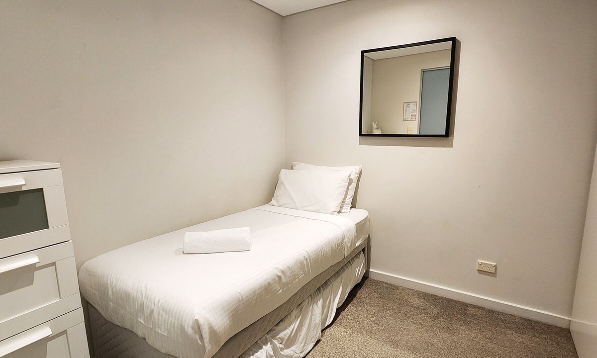 Randwick Apartment | Stylish Parkside Retreat - Outdoor Pool & Undercover Parking - Randwick