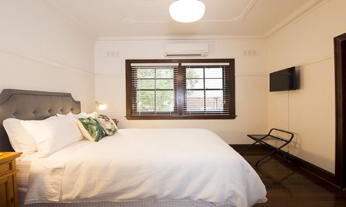 New Farm Apartment | 'Aotea' - Inner City Art Deco Oasis