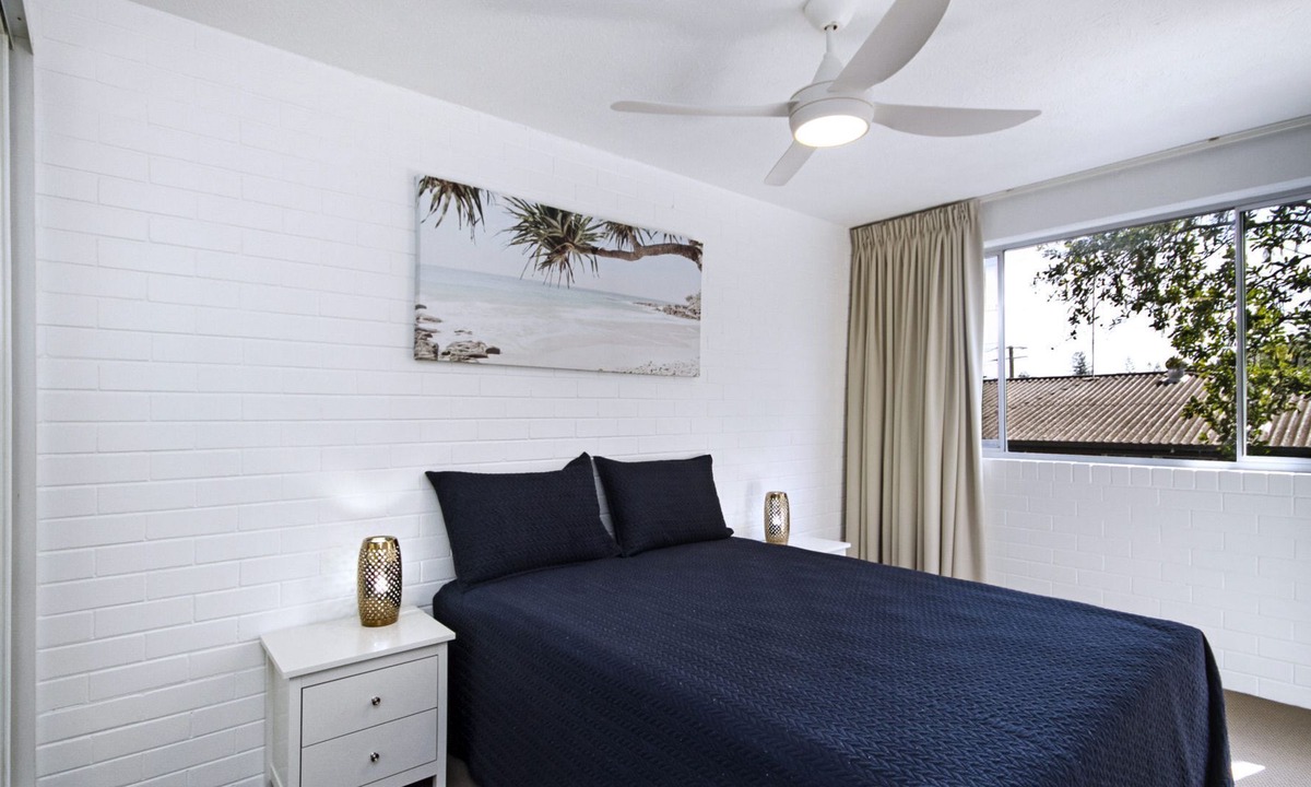 Coolangatta Apartment | White Caps Unit 3- 400 metres to Kirra Beach, cafes and restaurants
