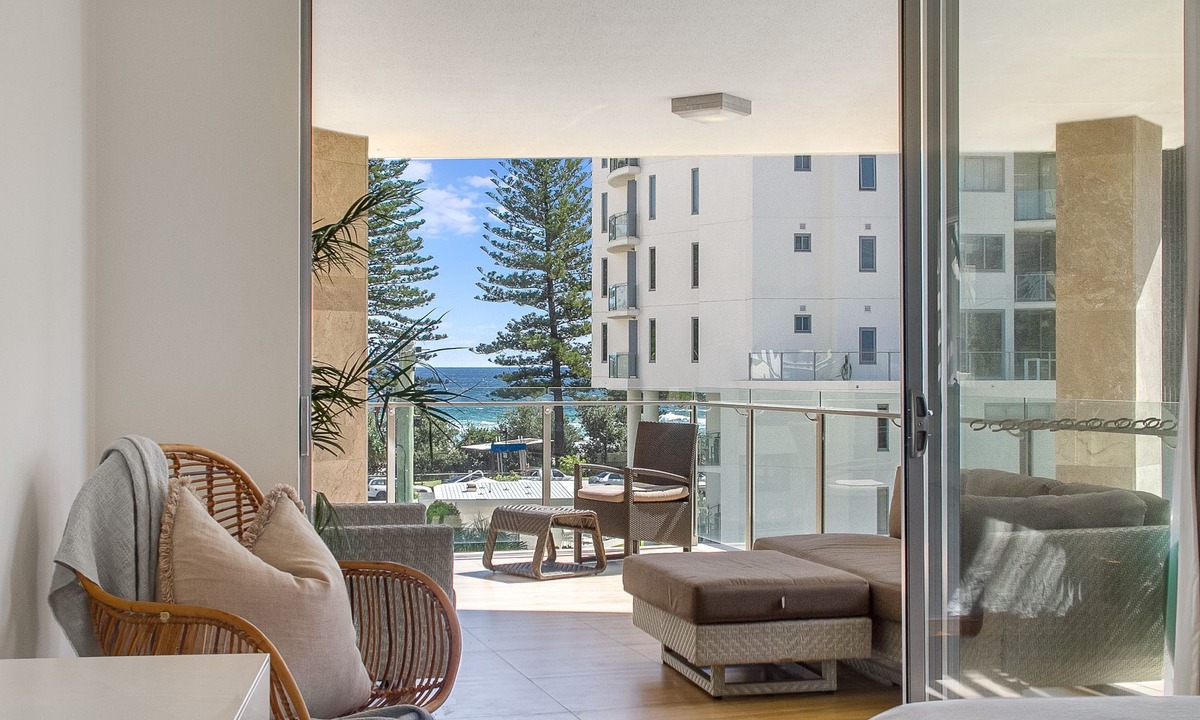 Coolangatta Apartment | Maili 6 Luxury sky home apartment in Rainbow Bay Coolangatta Wi-Fi Included