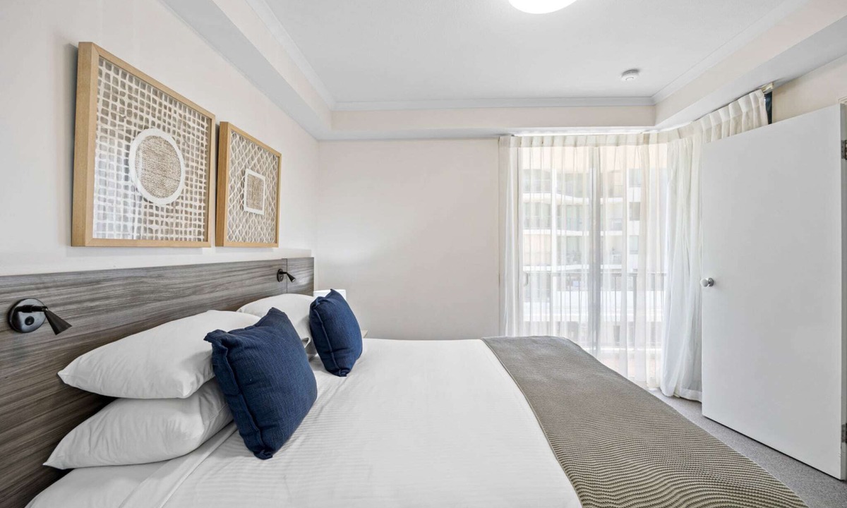 Alexandra Headland Apartment | Beachside 2-Bed with Pools, Gym, BBQ and Parking