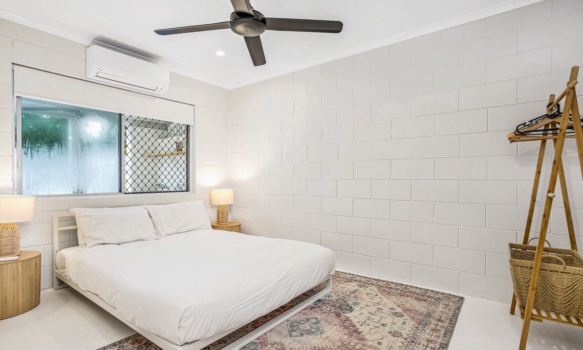 Holloways Beach Apartment | Bright and Spacious Triplex Near Holloways Beach