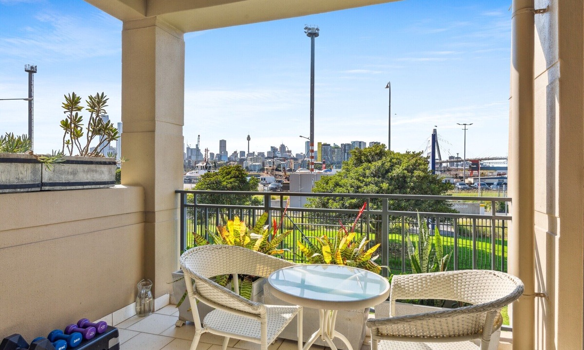 Balmain Apartment | Elegant Stay in Balmain with Pool Access
