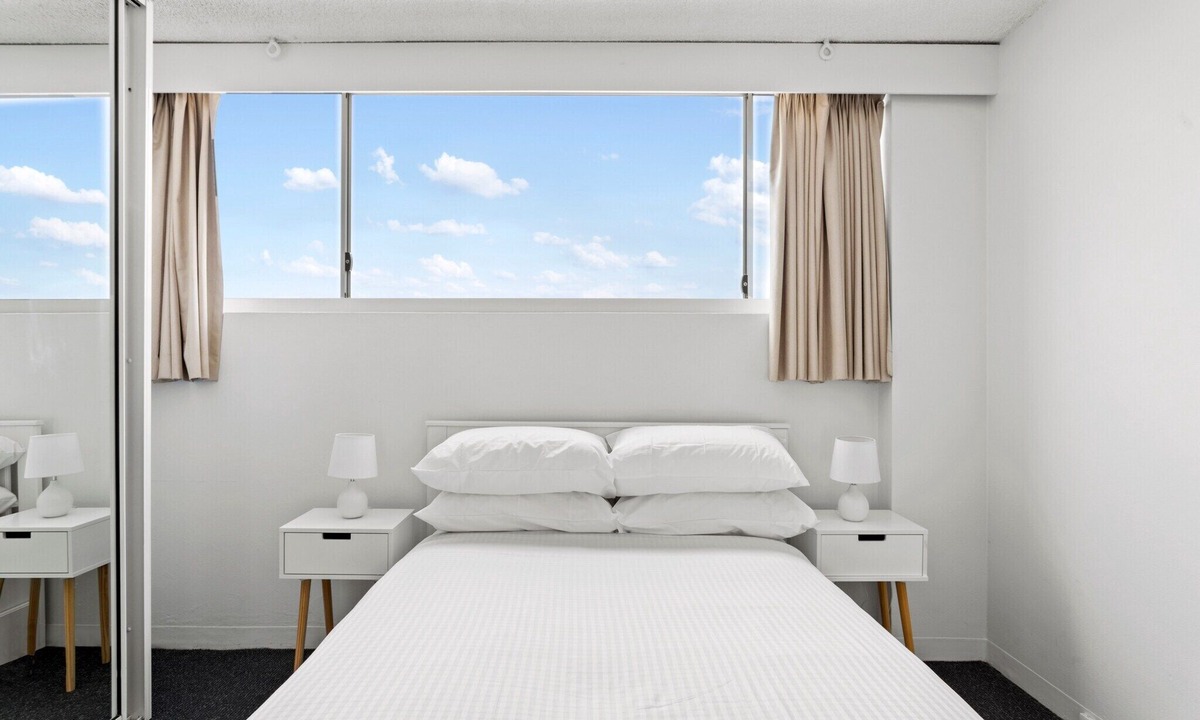 Manly Apartment | Apartment with Pool Access, a minute to the Beach