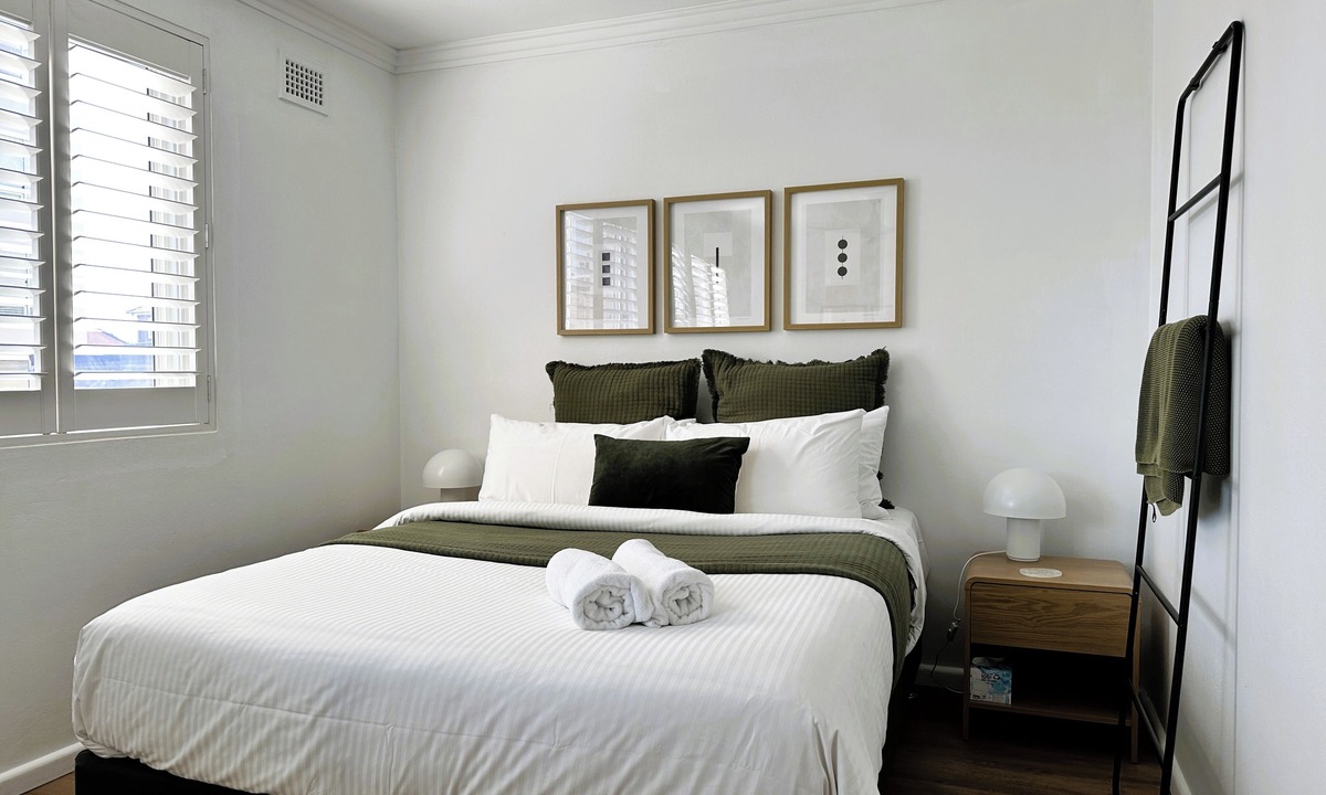 Manly Apartment | Quiet Little Manly 3 min walk Beaches Level Access