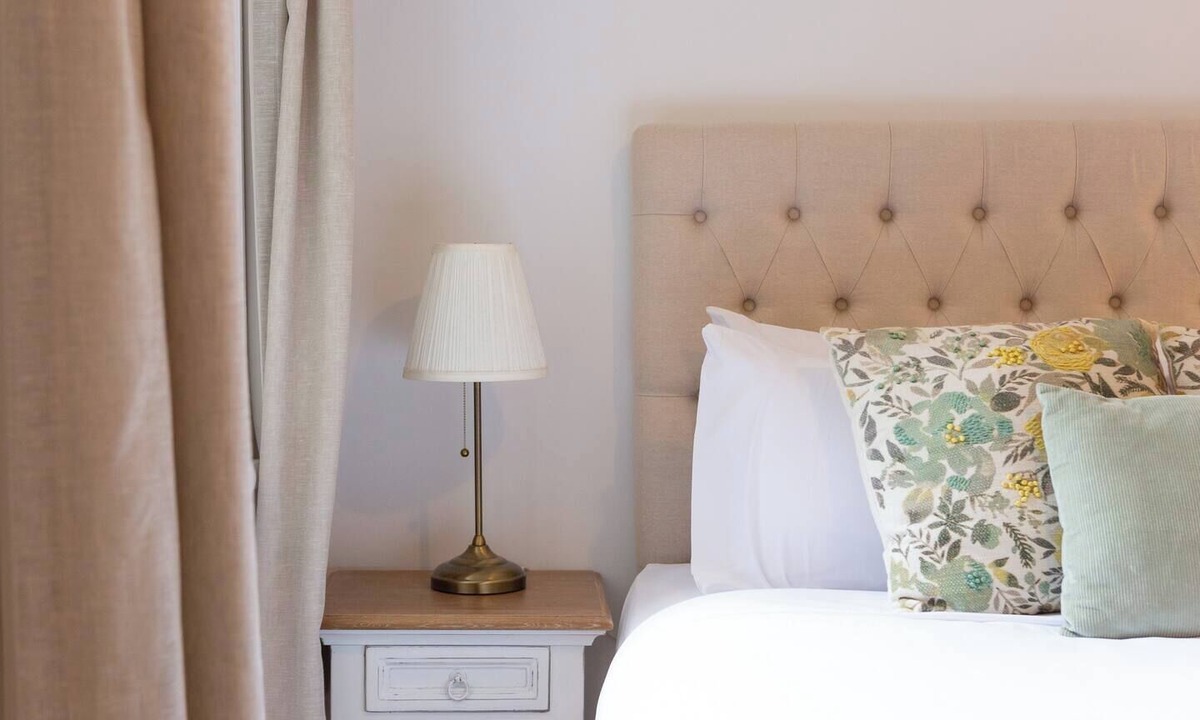 Millers Point Apartment | Harbourfront meets Heritage Chic near Barangaroo
