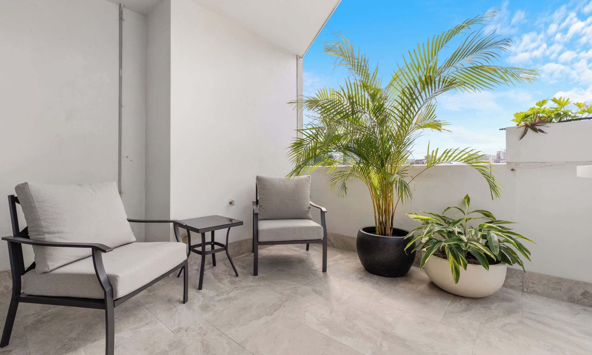 Fortitude Valley Apartment | Hidden Oasis 2Bed-2Bath-1Car - 5 mins to CBD