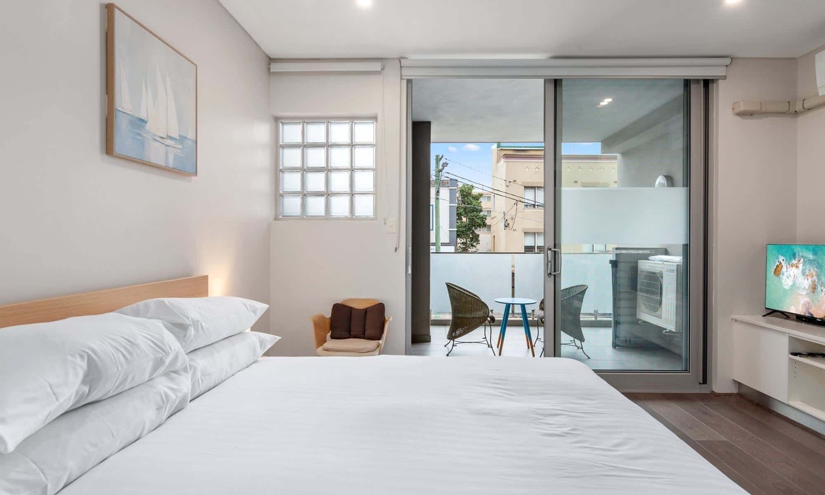 Coogee Apartment | Bright Studio with Balcony near Coogee Beach