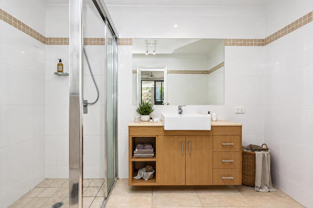 Townsville Apartment | Castle Hill Vista Retreat Resort Pools Gym & CB