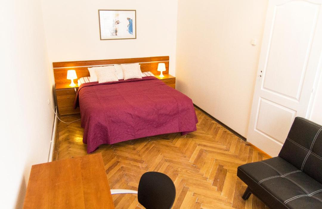 Nepszinhaz negyed Apartment | 4-Bedroom apartment in City Center