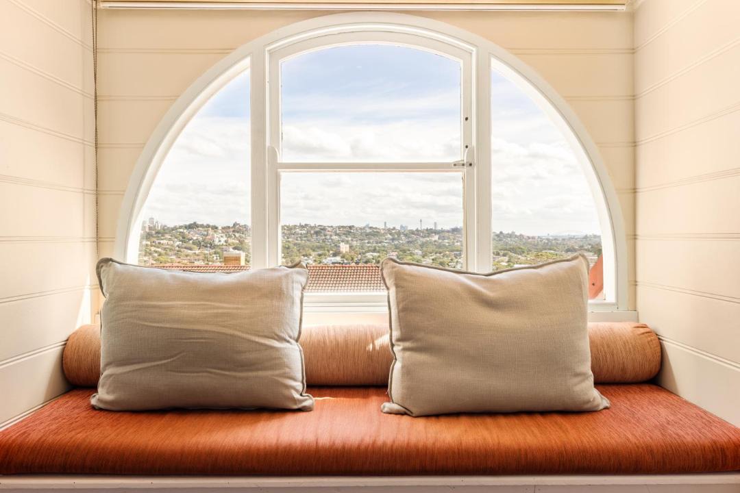 North Bondi Apartment | Bondi Family Retreat with Balcony and Skyline Views