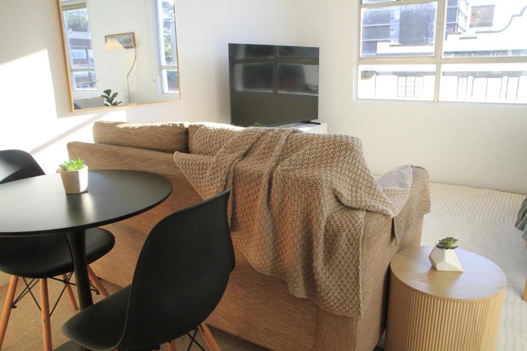 McMahons Point Apartment | Harbour Bridge Views at Pool Sleeps 4 Parking
