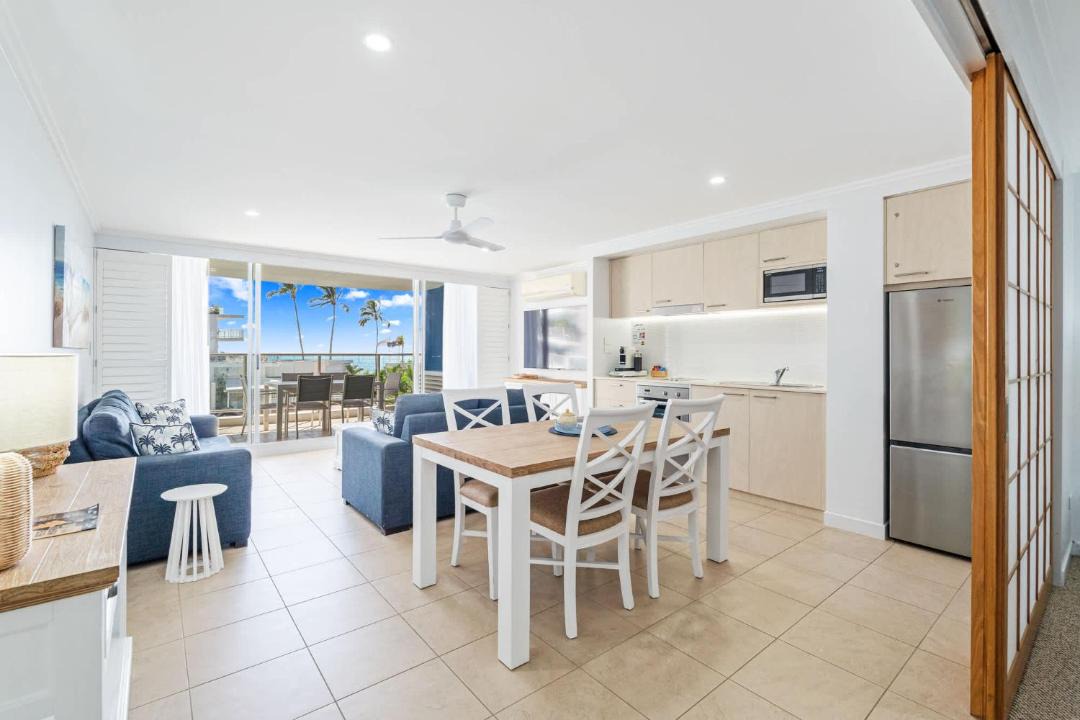 Urangan Apartment | Waters Edge at The Pier-Stunning Ocean & Pool Views