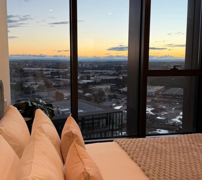 Lidcombe Hotel | Luxurious City View with Gym Pool Parking Playground