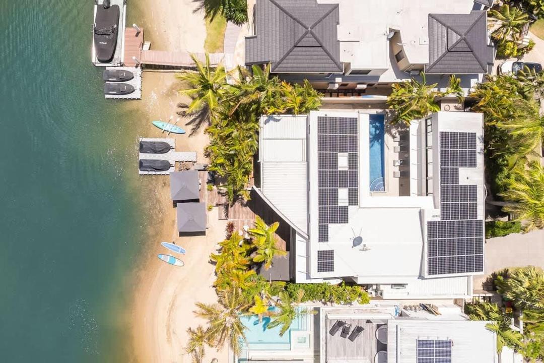 Noosa Heads House | Luxury Retreat with Private Beach & Jetty