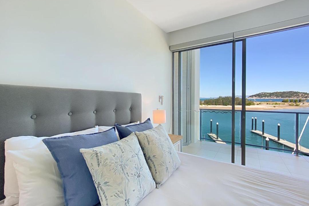 Nelly Bay Apartment | Blue on Blue Apartment 1361