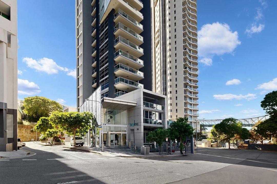 Brisbane Central Business District Apartment | The Gilded Gallery I Art-Inspired Luxe Retreat
