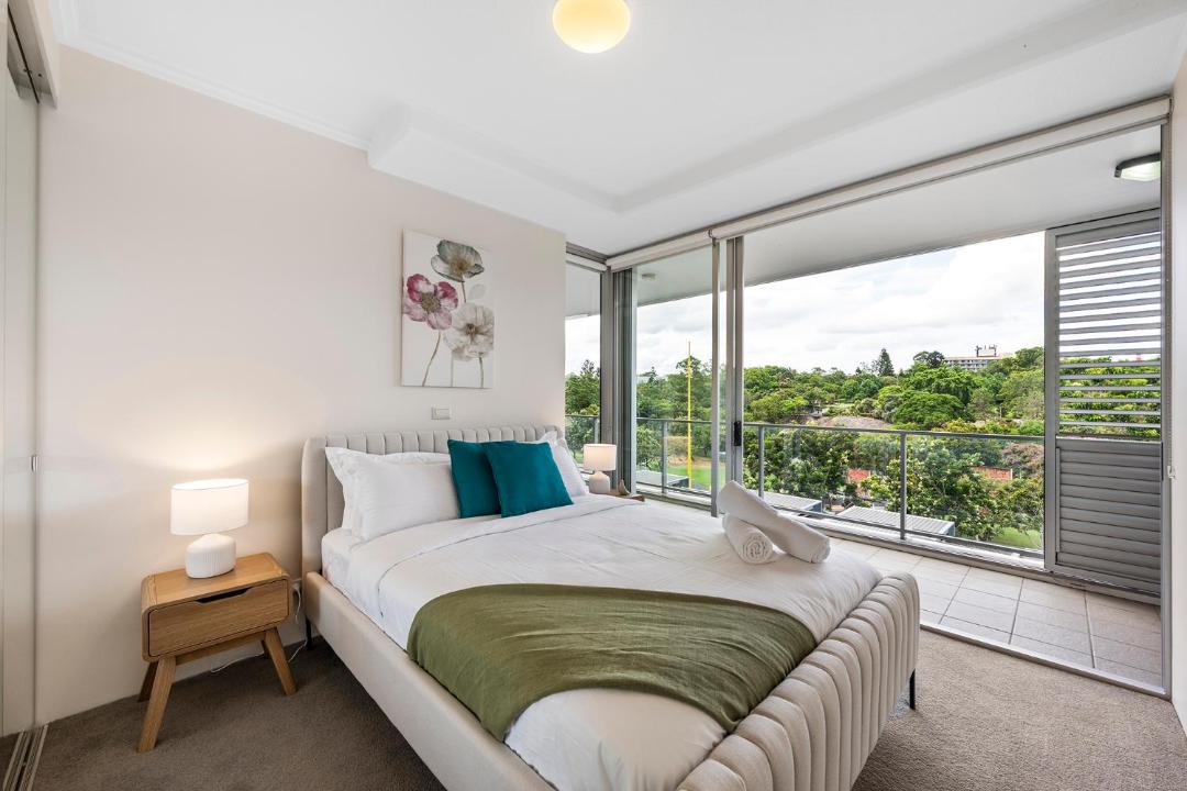 Brisbane Central Business District Apartment | Stylish Roma Parklands Retreat - Stunning Park views from every room, Heated Pool, Gym, Private Carpark, Suncorp Stadium, 10 min walk to CBD