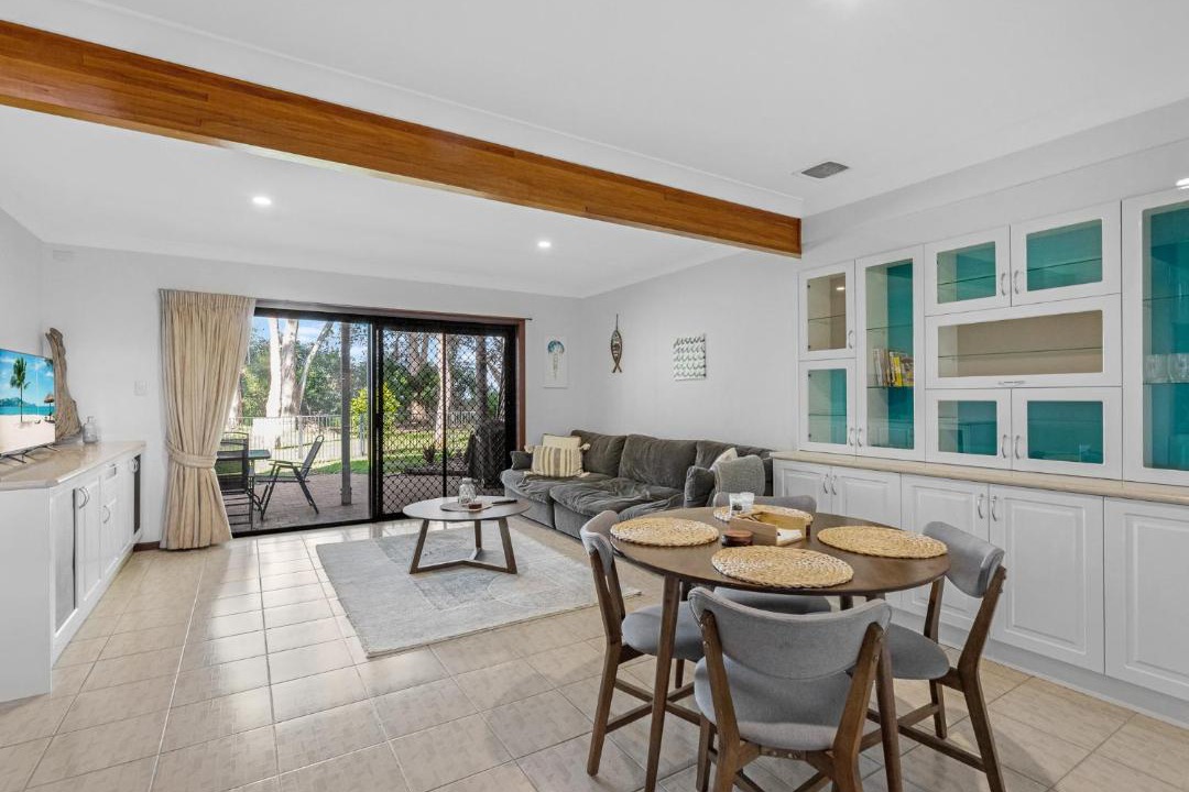 Traviston House | Sandy Toes